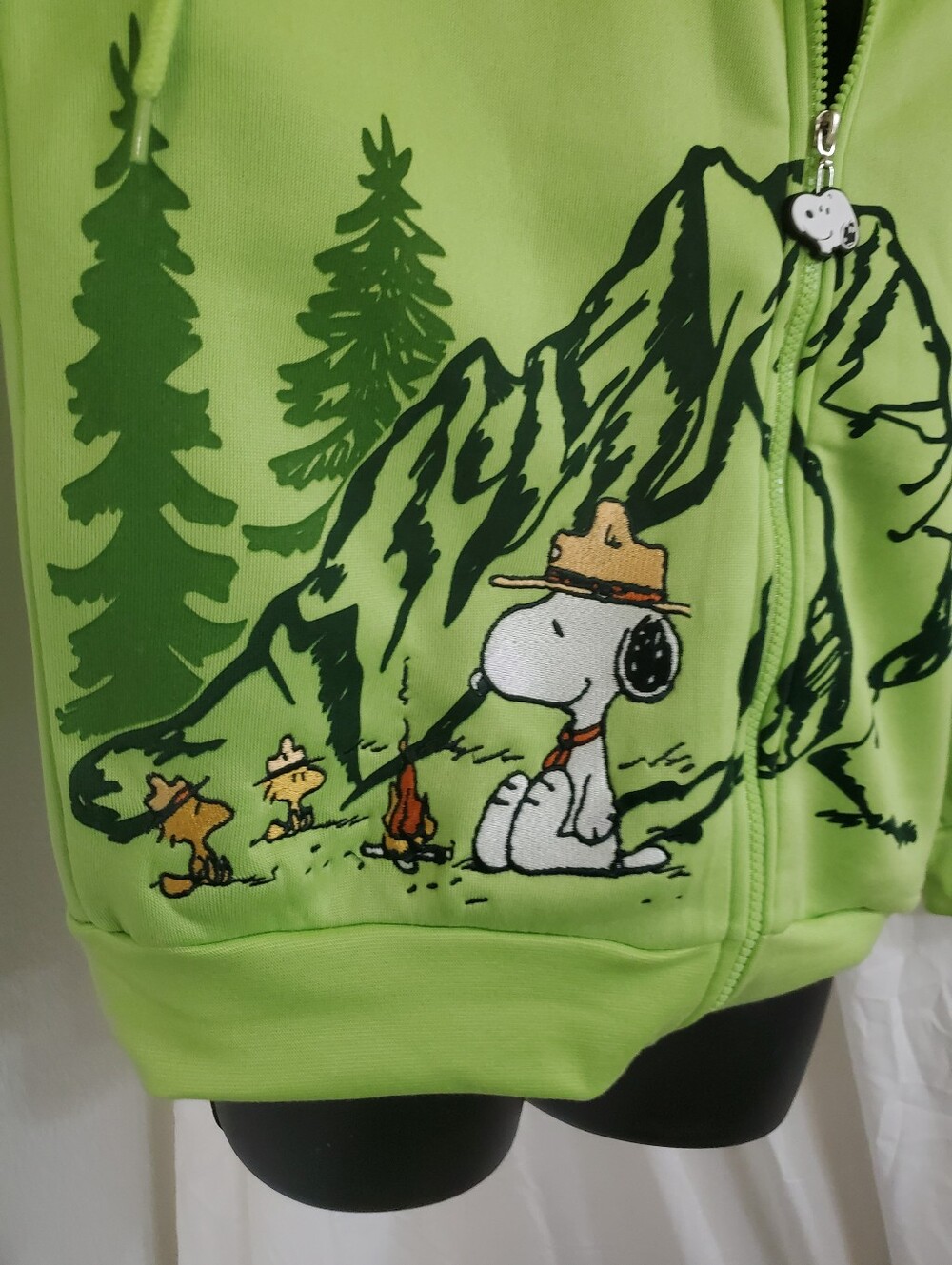 Peanuts camping Snoopy & Woodstock  green hoodie with snoopy zip pull size L NEW - Picture 13 of 14
